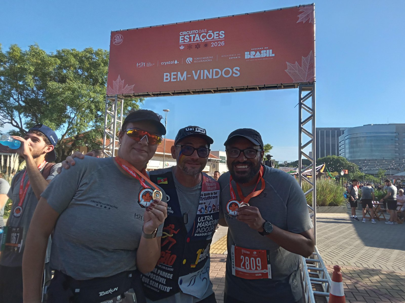 Sr. Antropos com seus alunos