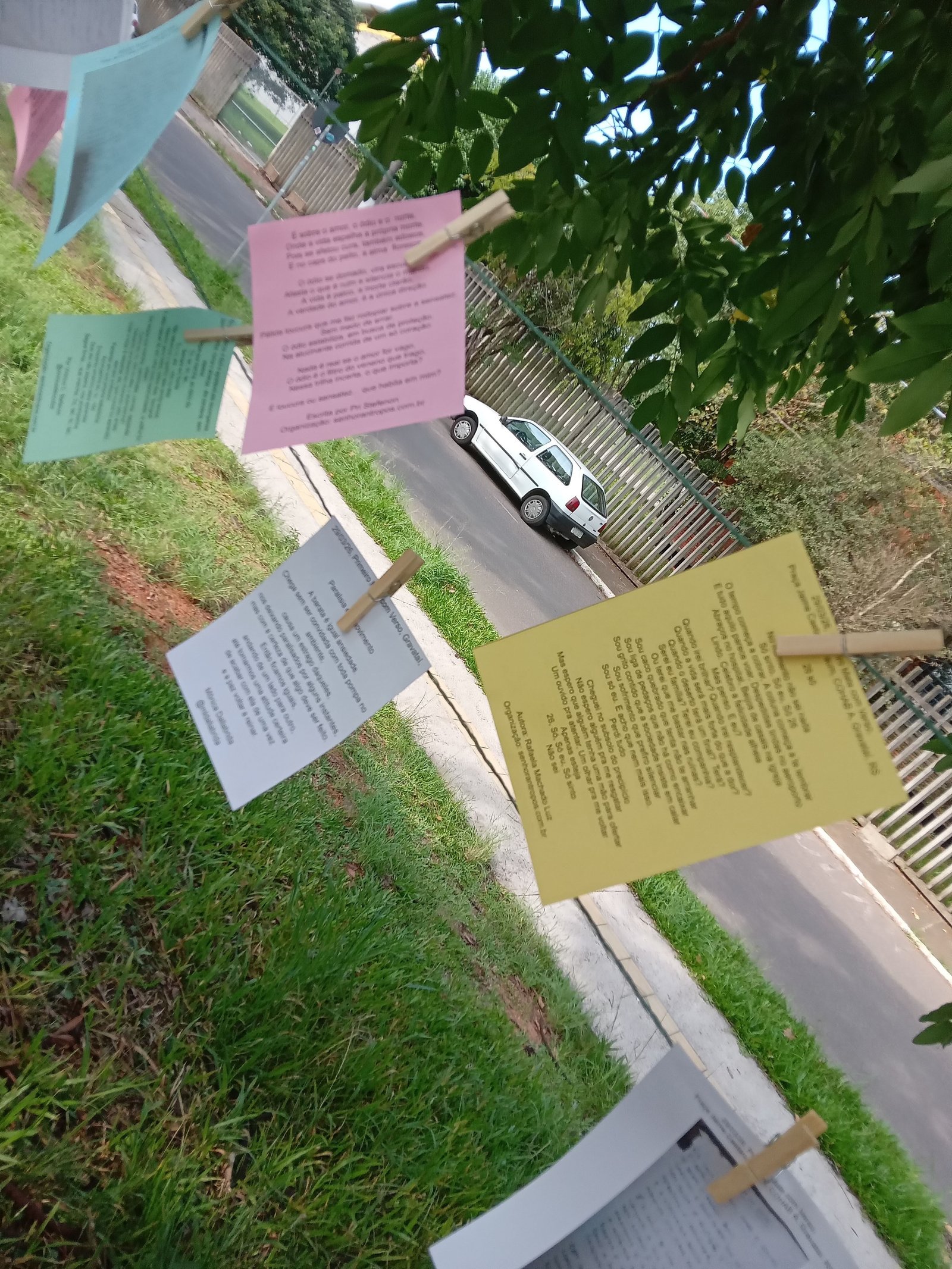 Poesias penduradas no varal do Mate com Verso
